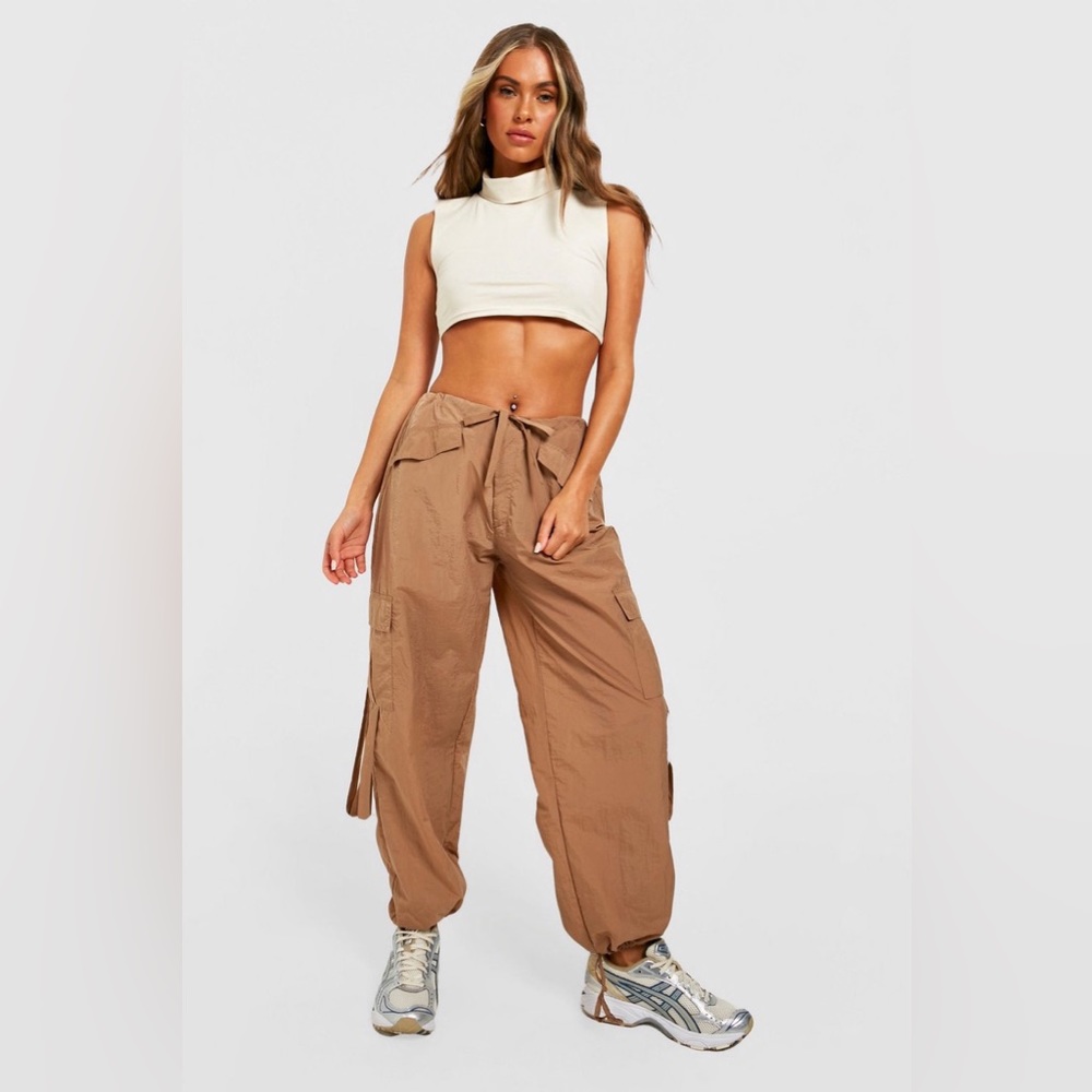 NWT Boohoo DRAWSTRING WAIST SHELL CARGO PANTS in CAMEL